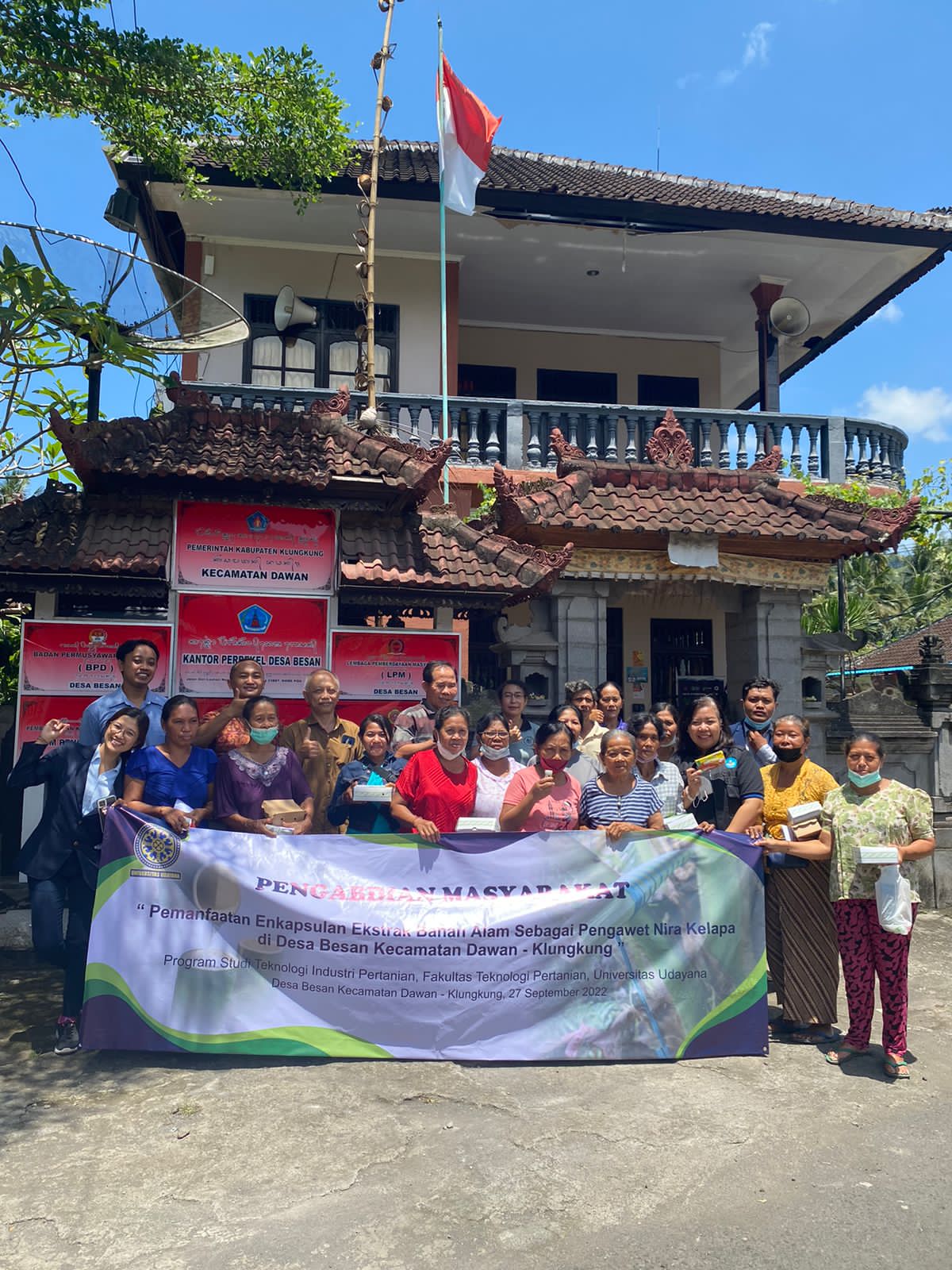 Implementing Research Results in the Community, the entire Lecturer Team of the Agroindustrial Technology Study Program Devoted to the Utilization of Encapsulations as a Preservative of Coconut Sap in Besan Village, Klungkung